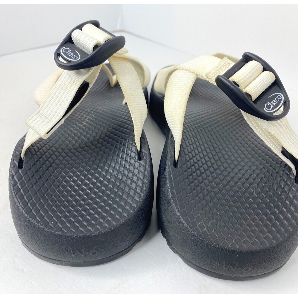 Chaco Woman’s White Strap Sandals Flip Flops Size U.S 6, Black Rubber Adjustable - Picture 8 of 12